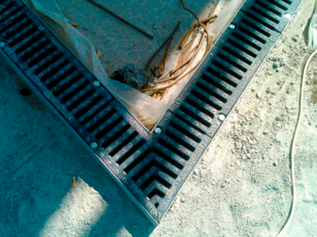 Лоток водоотводный фибробетонный серия PRO DN150 H310 с решеткой чугунной D400 (1000х210х310мм)