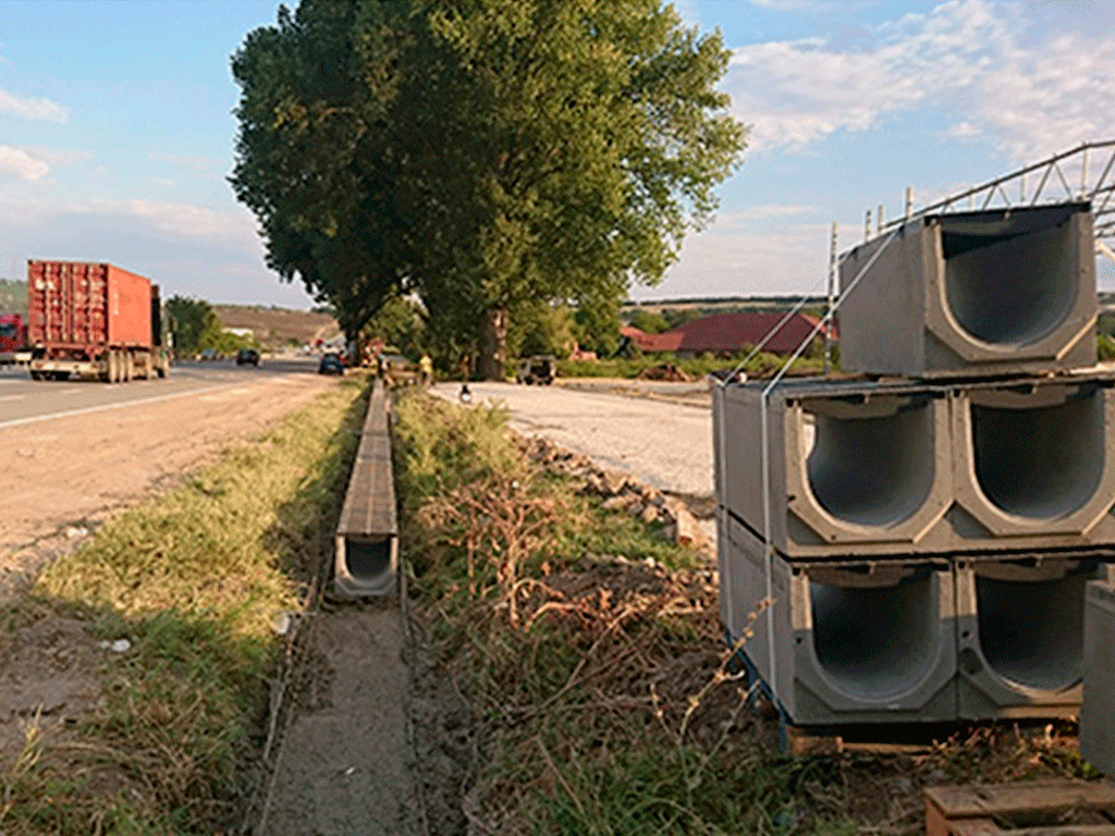 Лоток водоотводный фибробетонный серия PRO DN300 H410 с решеткой чугунной D400 (1000х360х410мм)