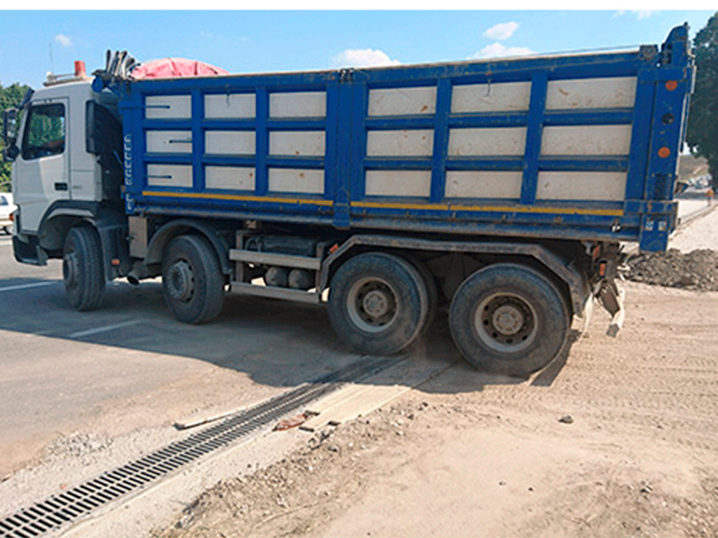 Лоток водоотводный фибробетонный серия PRO DN300 H410 с решеткой чугунной D400 (1000х360х410мм)