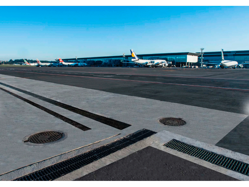 Лоток водоотводный MEGA DN400 (H330 - H610 мм) из фибробетона, с решетками чугунными E600