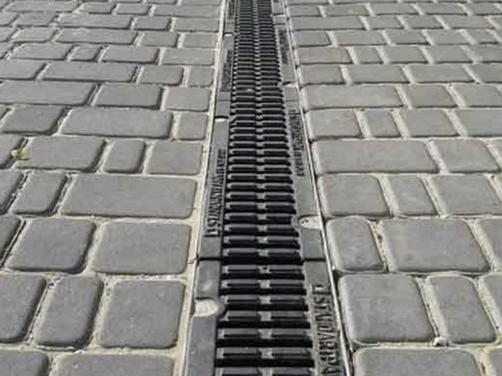 Лоток водоотводный POLYMAX DRIVE DN100 H71 с решеткой чугунной D400 (1000х156х71)