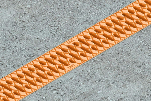 Лоток водоотводный Easy2 DN100 H70, с решеткой щелевой пластиковой песочного цвета (1000x125x70мм) класс нагрузки А15