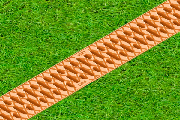 Лоток водоотводный Easy2 DN100 H70, с решеткой щелевой пластиковой песочного цвета (1000x125x70мм) класс нагрузки А15