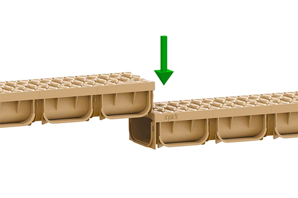 Лоток водоотводный Easy2 DN100 H70, с решеткой щелевой пластиковой песочного цвета (1000x125x70мм) класс нагрузки А15