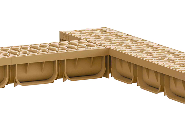 Лоток водоотводный Easy2 DN100 H70, с решеткой щелевой пластиковой песочного цвета (1000x125x70мм) класс нагрузки А15