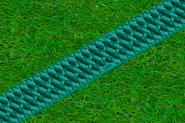 Лоток водоотводный Easy2 DN100 H70, с решеткой щелевой пластиковой зеленой (1000x125x70мм) класс нагрузки А15