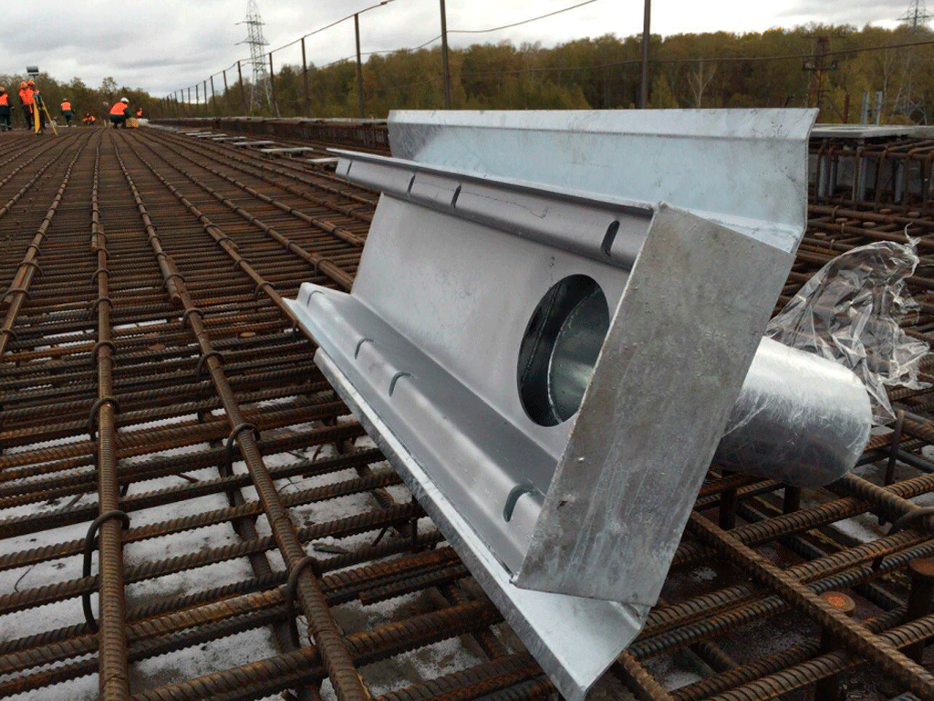 Трап водоотводный STEELMAX DRIVE стандартный DN200-DN300 с чугунной решеткой класс D400-E600 