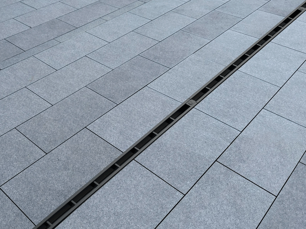 Gratar pluvial tip-L în fanta longitudinală din polipropilenă (PP), L=500mm, H=100mm, destinat pentru rigole DN100