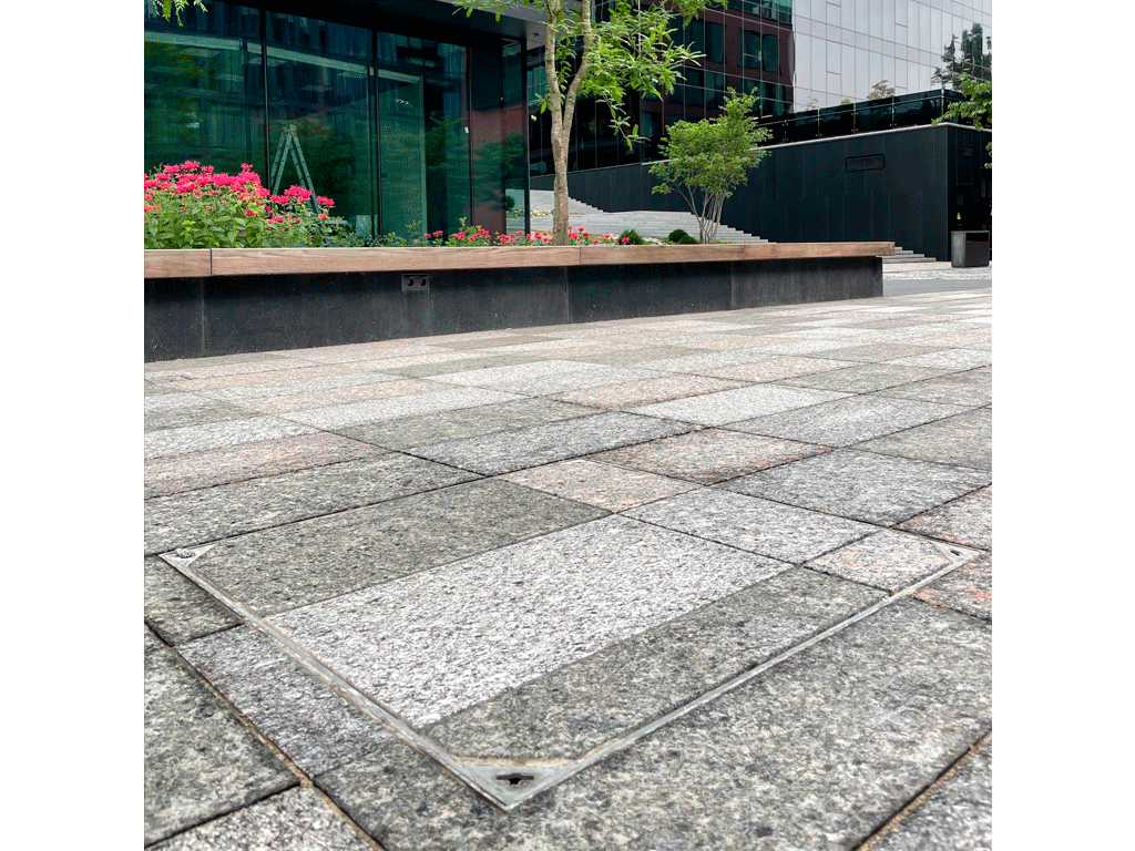 Capac din otel zincat URBAN COVER PRO UNIFILL patrat 380x380 PL.300x300 Hext.80 Hin.40 cu inchizator, clasa de sarcini B125