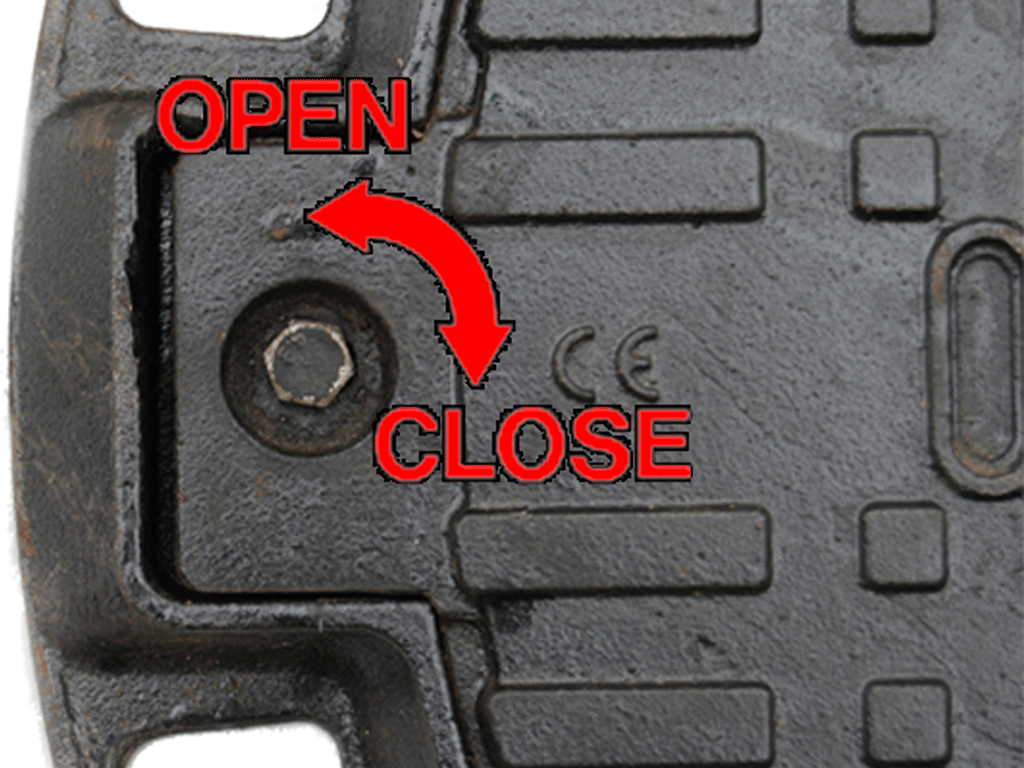 Capac fontă rotund cu ramă Dext=700mm, pas liber=550mm, H=80mm cu închizator, clasa de sarcini C250