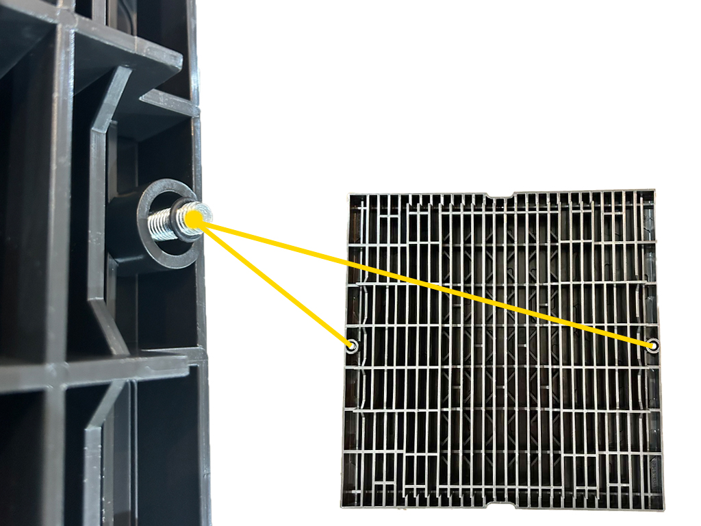 Capac din plastic negru pătrat 500x500 mm, H=80mm, pas liber 330x330mm, cu 2 lacate, clasa de sarcini A15 conform EN124-6