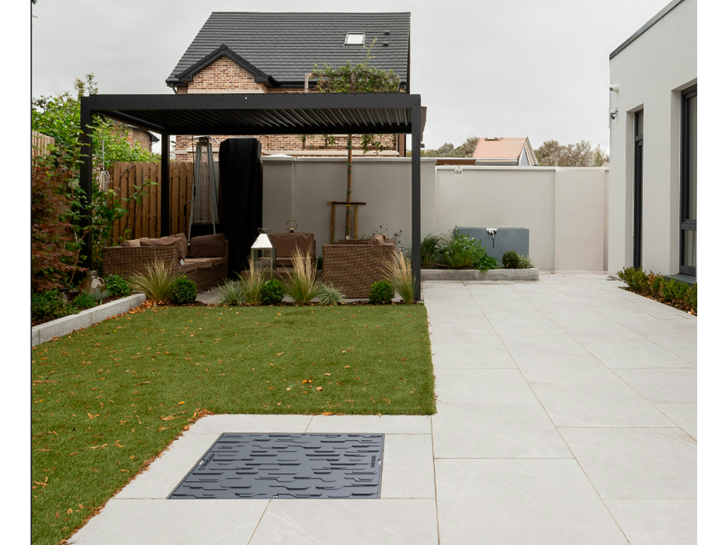 Люк квадратный пластиковый черный с 2 запорными устройствами (600x600x80) A15 