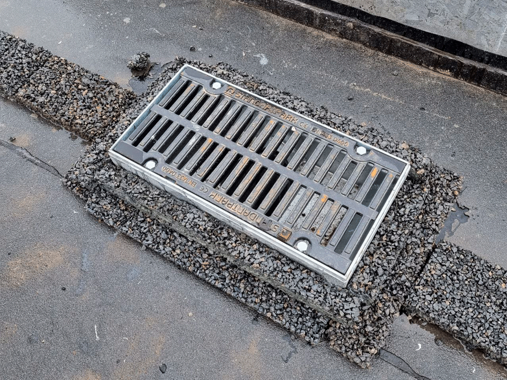 Bloc de drenaj pentru suprafata poduri din polimerbeton, 400x150x30mm