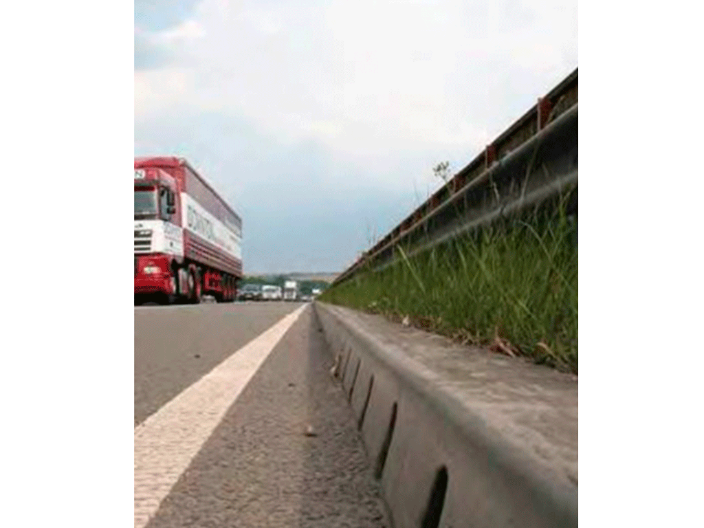 Бордюр водоотводный полимербетонный Compomax DN100 H300 (1000x150x300)