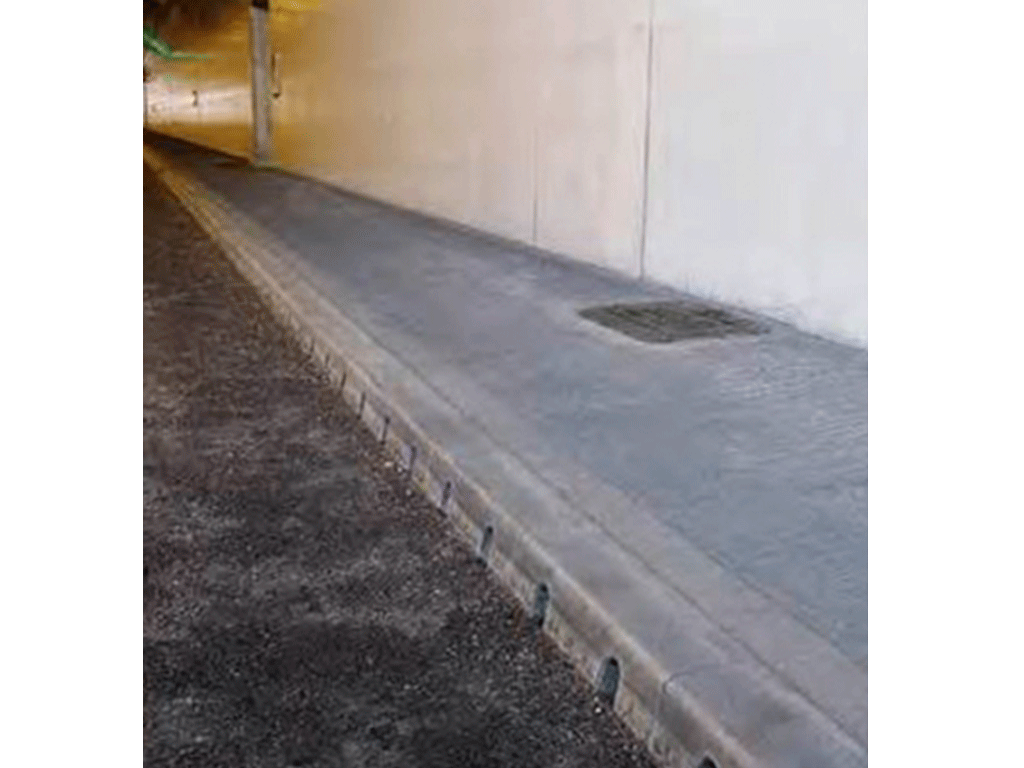 Бордюр водоотводный полимербетонный Compomax DN100 H300 (1000x150x300)