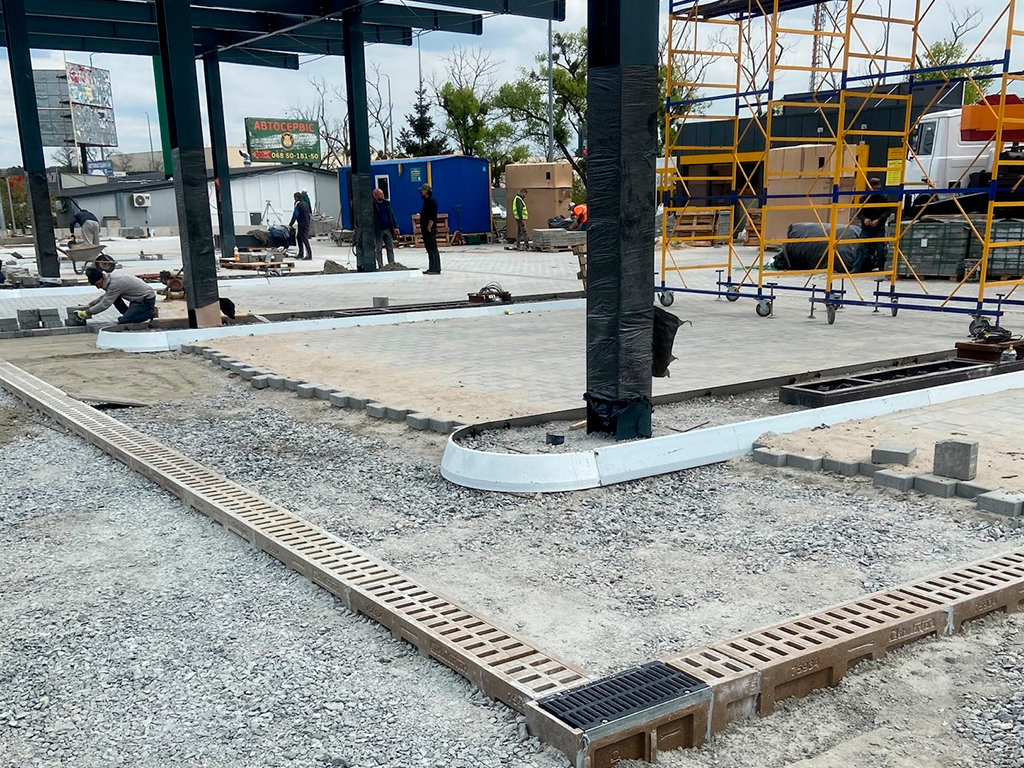 Rigolă Monoblock Mega DN300 H610 din beton cu polimeri clasa de sarcini F900