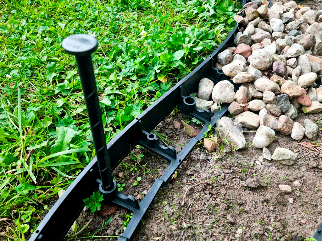 Бордюр тротуарный пластиковый (L=1000мм, H=38мм) черный