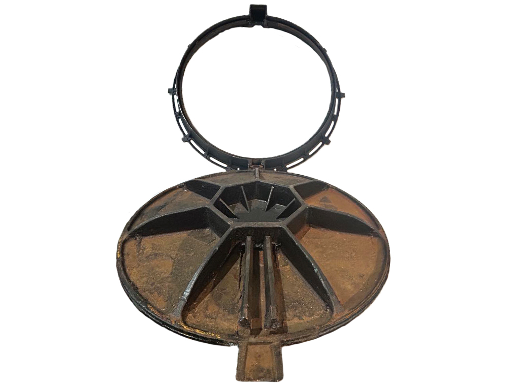 Capac din fontă ductilă, rotund cu ramă Dext=990mm, Pas Liber=800mm, H=110mm (990x800xH110mm) cu închizător tip click clasa D400