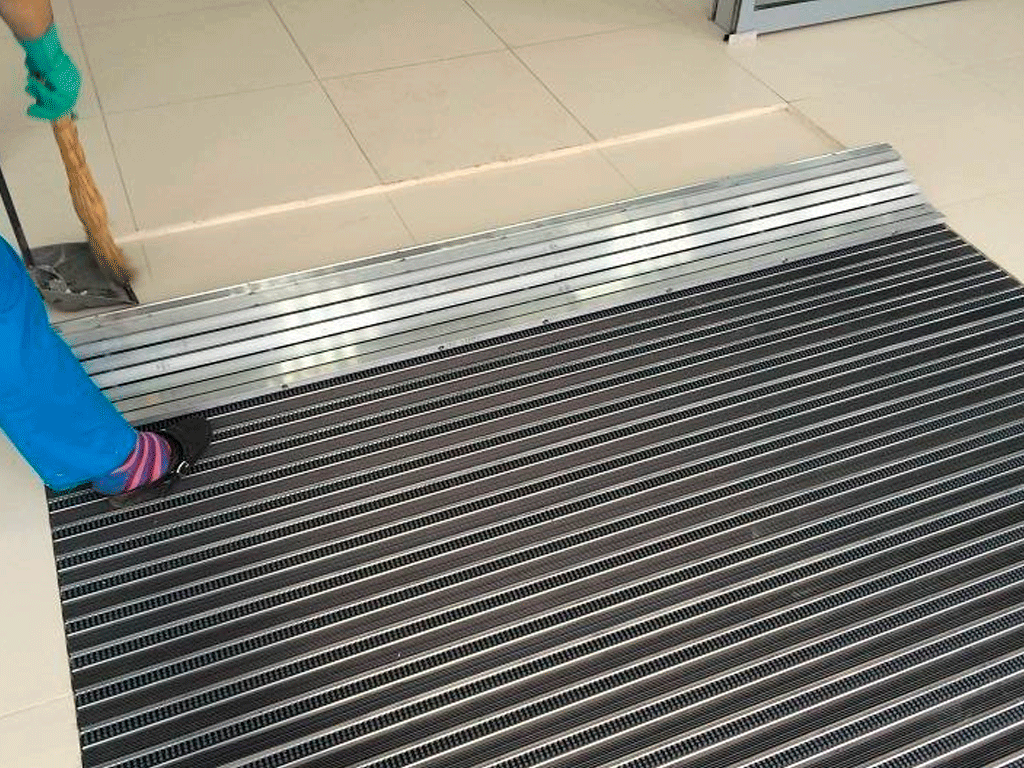 Stergator picioare CITY (PERIE)