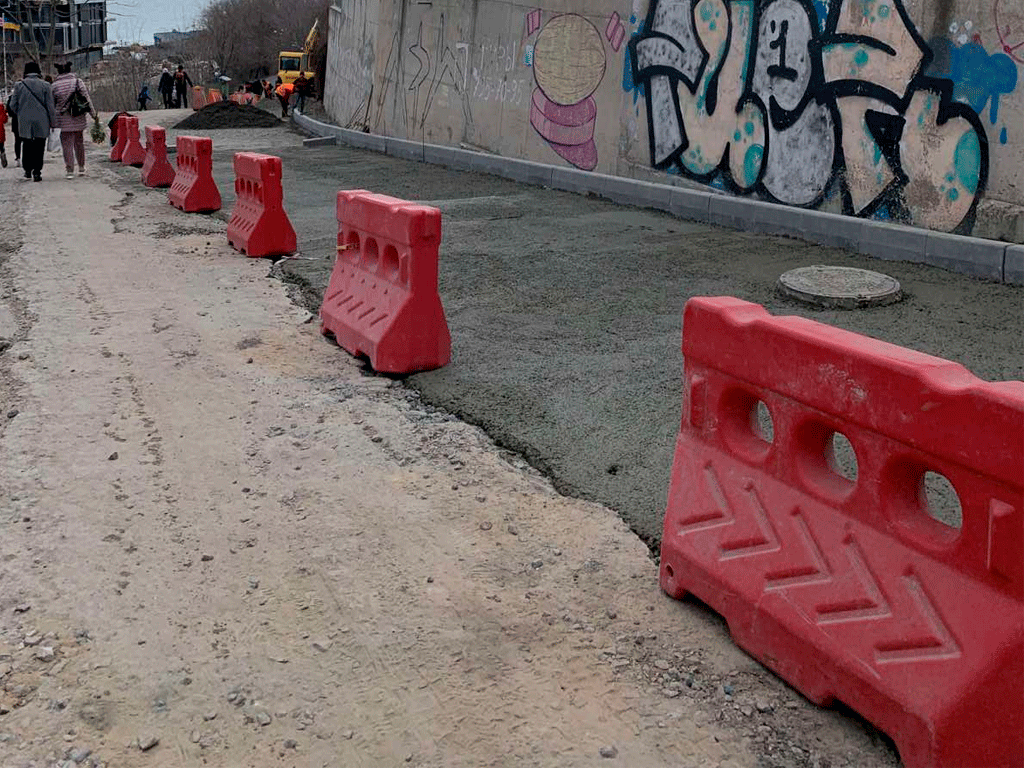 Барьер дорожный пластиковый, с защитой от ультрафиолета, для организации дорожного движения, белый (1200x400x800mm)