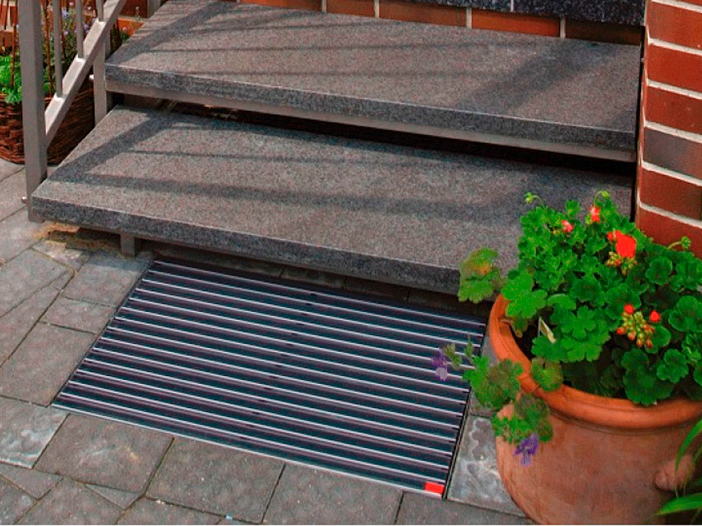 Придверная решетка с поддоном STEP, ''CITY'' РЕЗИНА + СКРЕБОК (600x400x70mm)