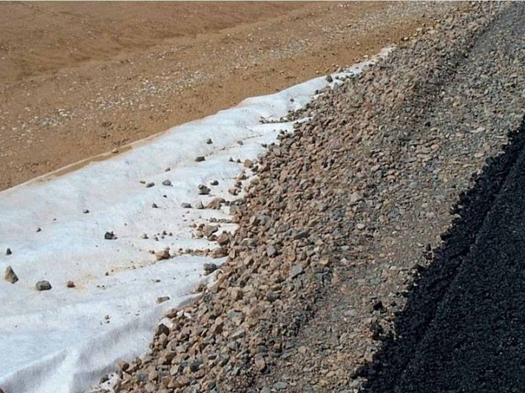 Геотекстиль тканный TERAFORT PES150, плотность 150гр/м2 (рулон 2х50м)